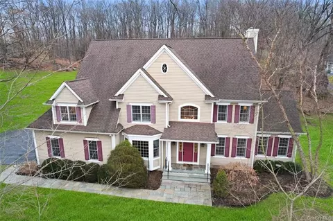 1960 Beekman Ct, Yorktown, NY 10598
