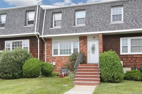 34 Gladys Dr, Ramapo, NY 10977