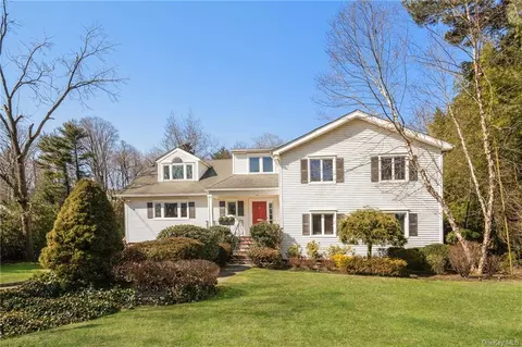 19 Leatherstocking Ln, Scarsdale, NY 10583
