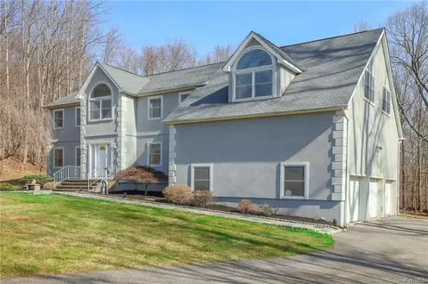 91 Rebecca Ln, Carmel, NY 10512