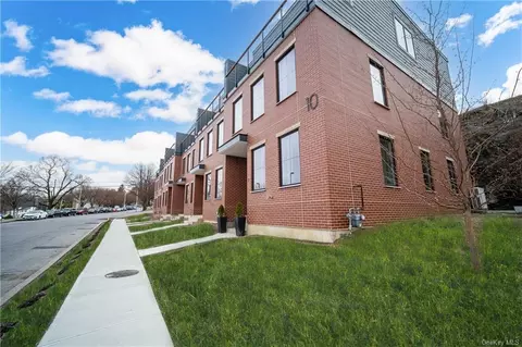10 Beekman St #4, Beacon, NY 12508