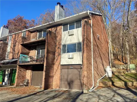 907 Mountainside Dr, Tuxedo, NY 10975
