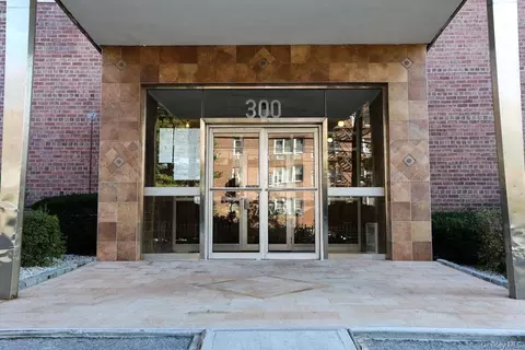 300 N Broadway #5N, Yonkers, NY 10701