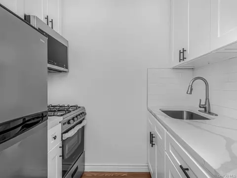 2165 Matthews Ave #2B, Bronx, NY 10462