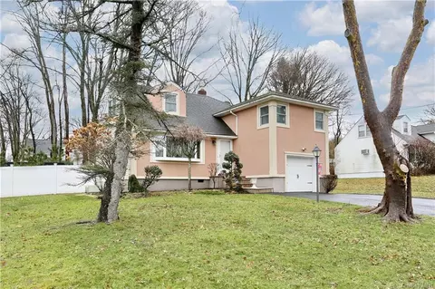 273 Cottage Rd, Clarkstown, NY 10989
