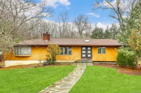 14 Hillside Ct, Ramapo, NY 10901