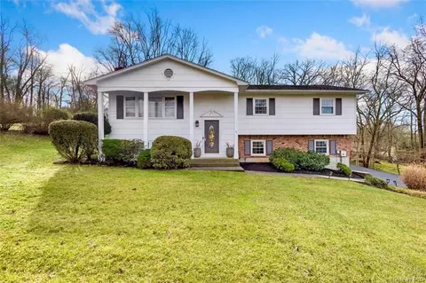 6 Reina Ln, Clarkstown, NY 10989