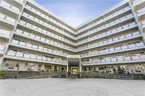 300 Martine Ave #6E, White Plains, NY 10601