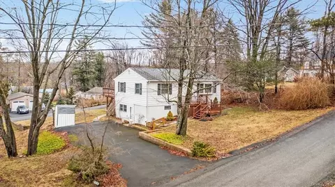 45 Oriole Rd, Craryville, NY 12521