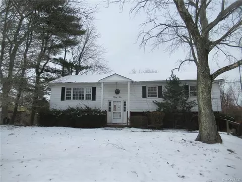 42 Trenton Rd, Fishkill, NY 12524