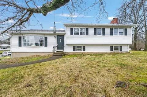 1 Saddle Pl, Newburgh, NY 12550