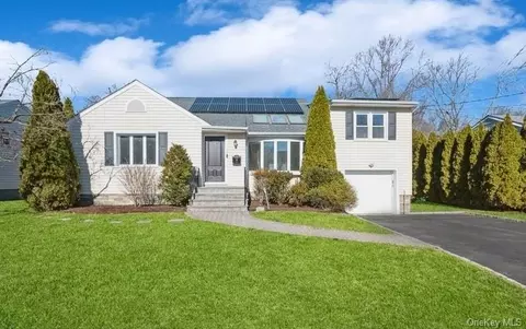 14 Charlotte Ln, Scarsdale, NY 10583