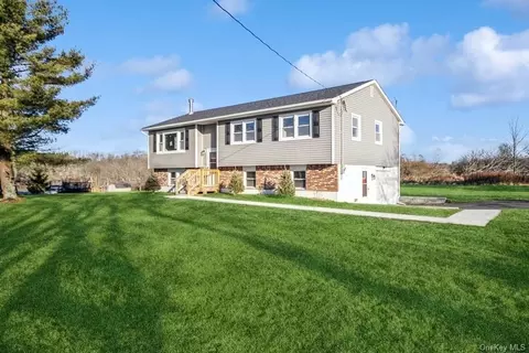 2032 Mt Hope Rd, Mount Hope, NY 10940