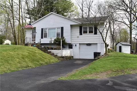 87 Harth Dr, New Windsor, NY 12553