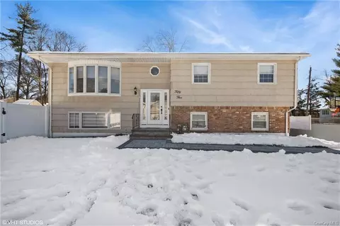 55 Westview Ave, Clarkstown, NY 10920