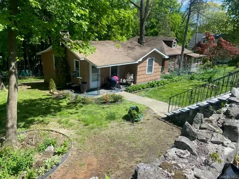 126 Hewitt St, Putnam Valley, NY 10537