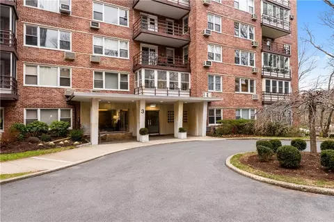3 Washington Sq #2A, Larchmont, NY 10538