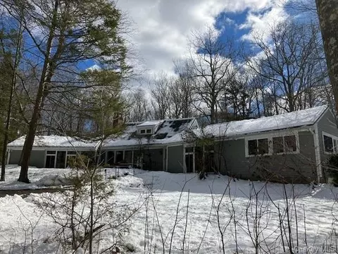 102 Conant Valley Rd, Pound Ridge, NY 10576