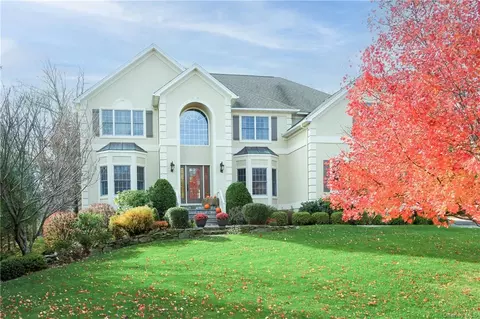 90 Stonewall Cir, Harrison, NY 10604