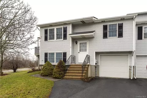2 Hemlock Ct, Fishkill, NY 12524