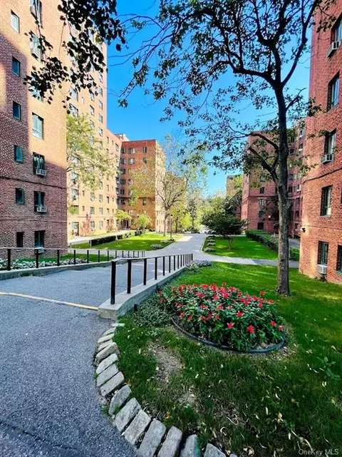 1585 Odell St #6B, Bronx, NY 10462