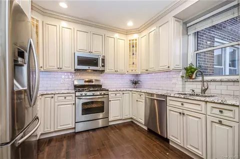 90 Bryant Ave #6A-BERKLEY, White Plains, NY 10605