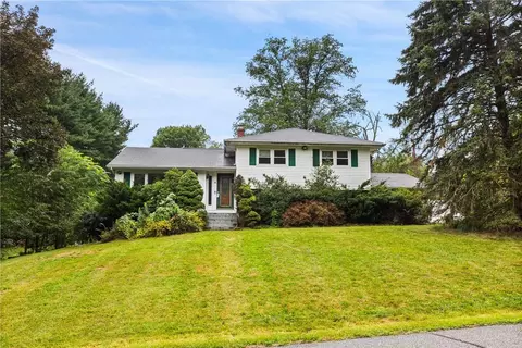65 Edinburgh Rd, Wallkill, NY 10941