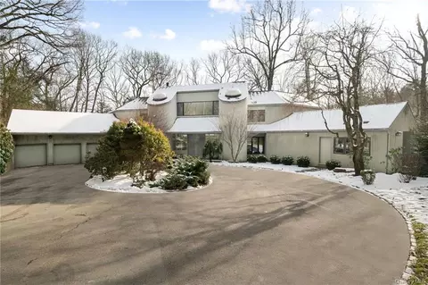 28 Wampus Lake Dr, North Castle, NY 10504