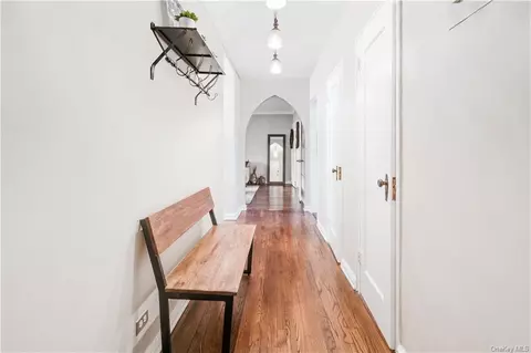 182 Garth Rd #3D, Scarsdale, NY 10583