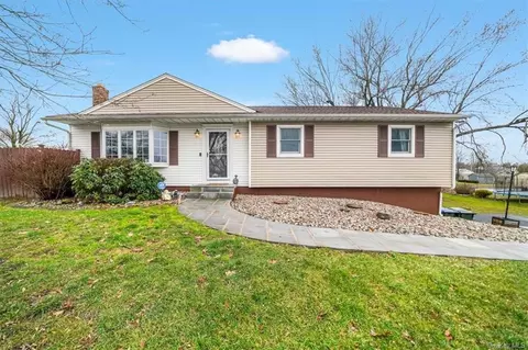 23 Pommel Dr, Newburgh, NY 12550