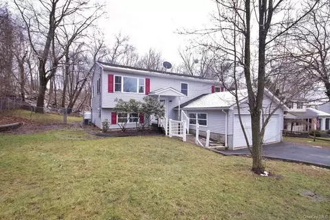 3 Laura Rd, Monroe, NY 10950