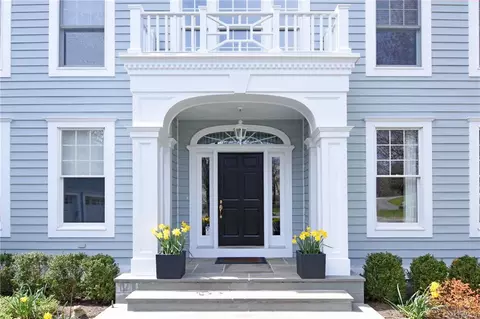 35 N Brook Ln, Greenburgh, NY 10533