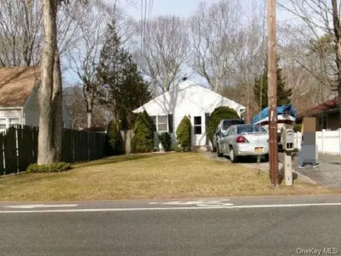 81 Somerset Ave, Mastic, NY 11950