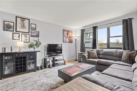 154 Martling Ave #J-2, Greenburgh, NY 10591