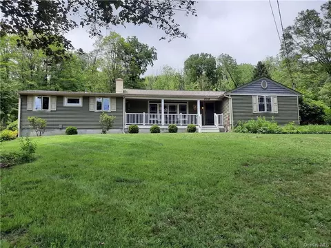 505 Old Mountain Rd, Mount Hope, NY 10963