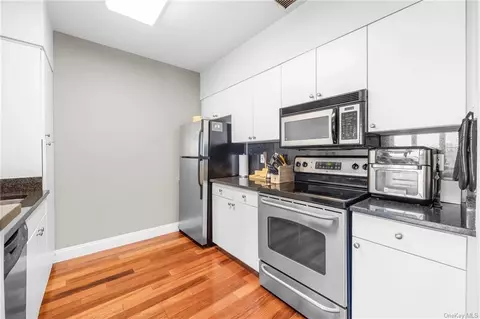 100 New Roc City Pl #103, New Rochelle, NY 10801