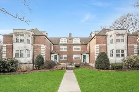 13 Campus Pl #2B, Greenburgh, NY 10583