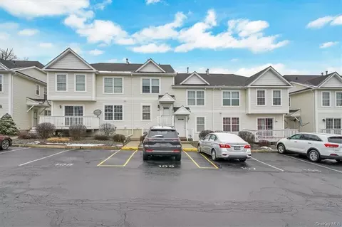 42 Jordan Ln, Middletown, NY 10940