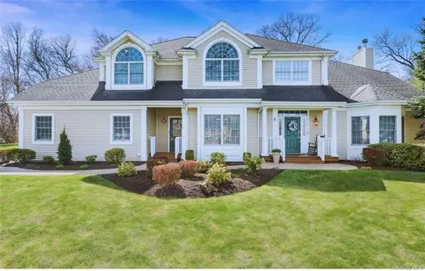 8 Cranberry Ct, Cortlandt, NY 10567