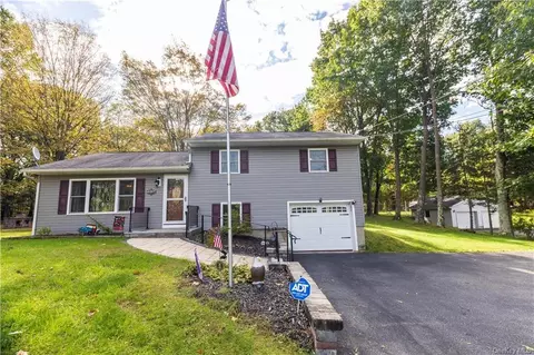 353 County Route 22, Wawayanda, NY 10973