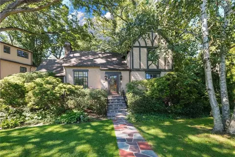15 Lookout Cir, Larchmont, NY 10538