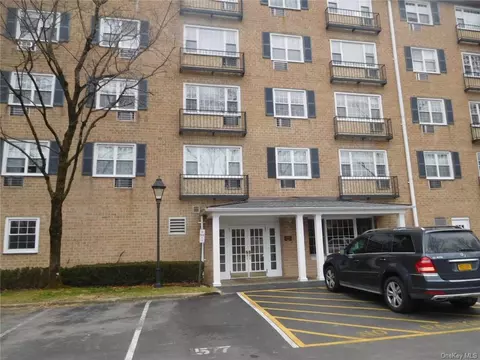 2 Consulate Dr #4-E, Eastchester, NY 10707