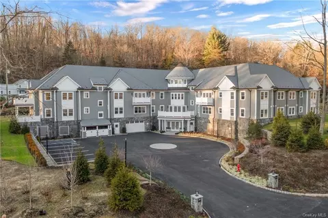 585 Main St #2D, North Castle, NY 10504