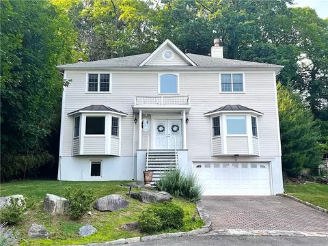 10 Varela Ln, New Rochelle, NY 10801