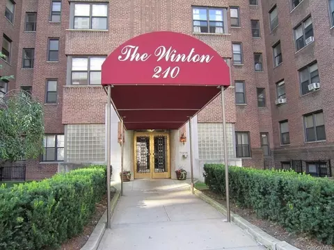 210 Martine Ave #1E, White Plains, NY 10601
