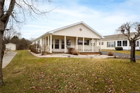 15 Naples Dr, Poughkeepsie, NY 12603