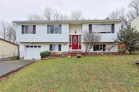 6 Mountain Ave, Middletown, NY 10940