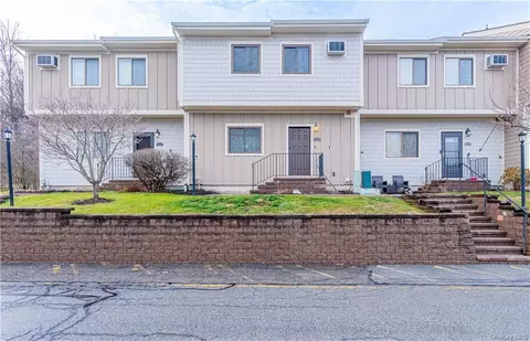7102 Chelsea Cv N, Beekman, NY 12533