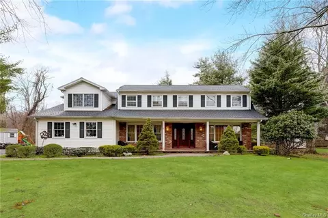 1 N Cairngorm Rd, Clarkstown, NY 10956