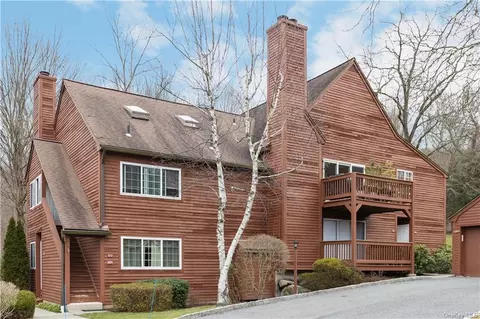 303 Ridgetop Ln, Southeast, NY 10509